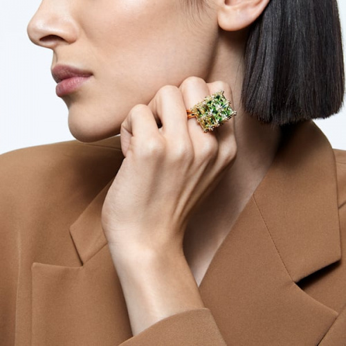 Curiosa cocktail ring, Square, Green, Gold-tone